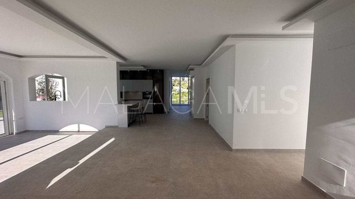 Villa for sale in La Duquesa