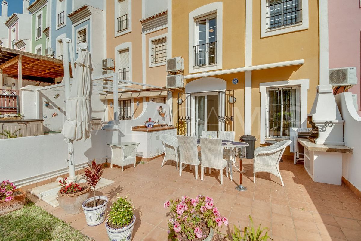 Radhus for sale in Casares Playa