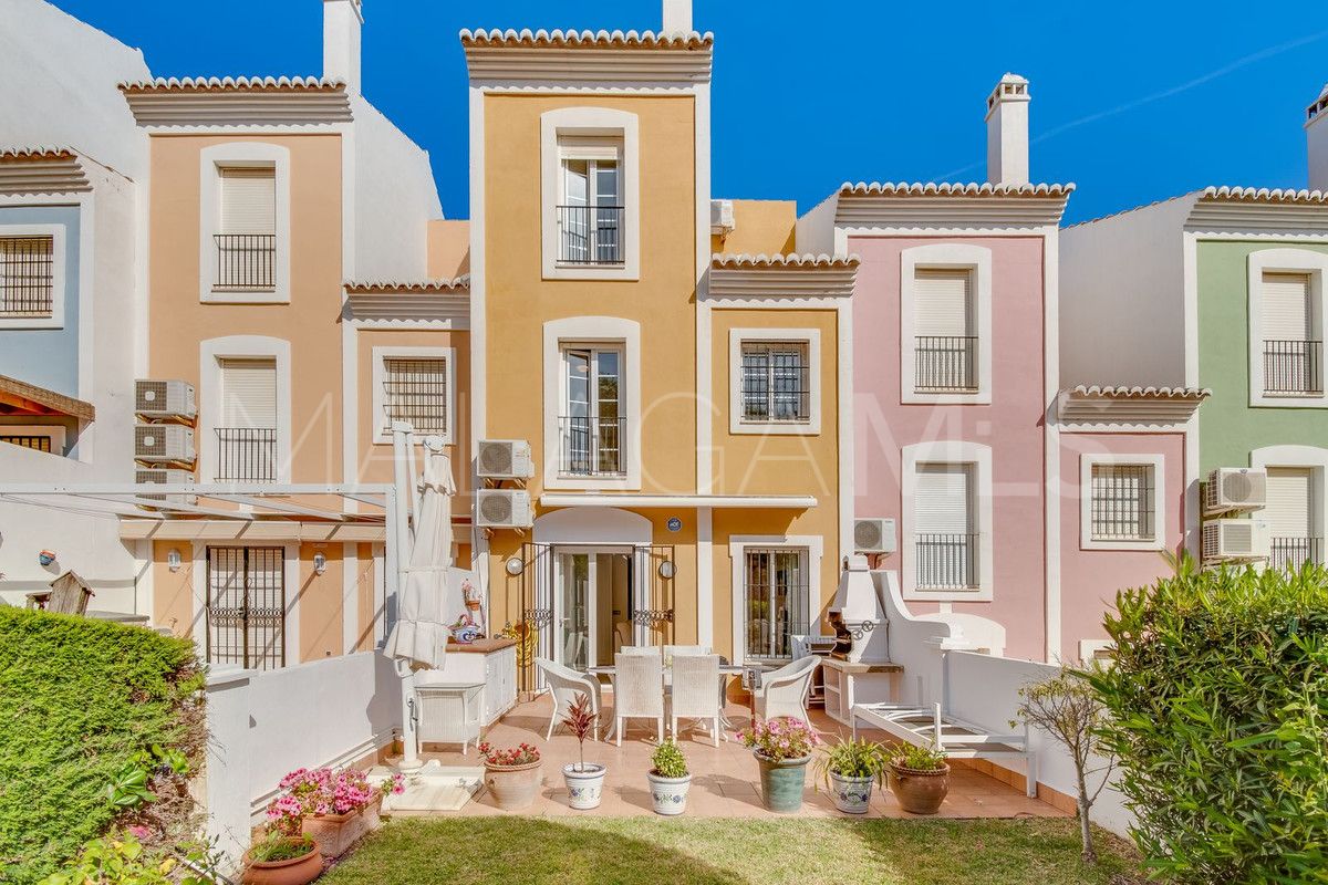 Radhus for sale in Casares Playa