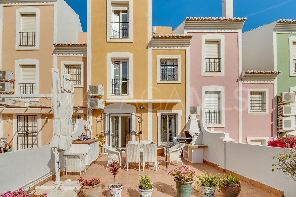 Radhus for sale in Casares Playa