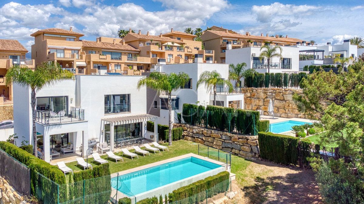 Villa for sale in Estepona