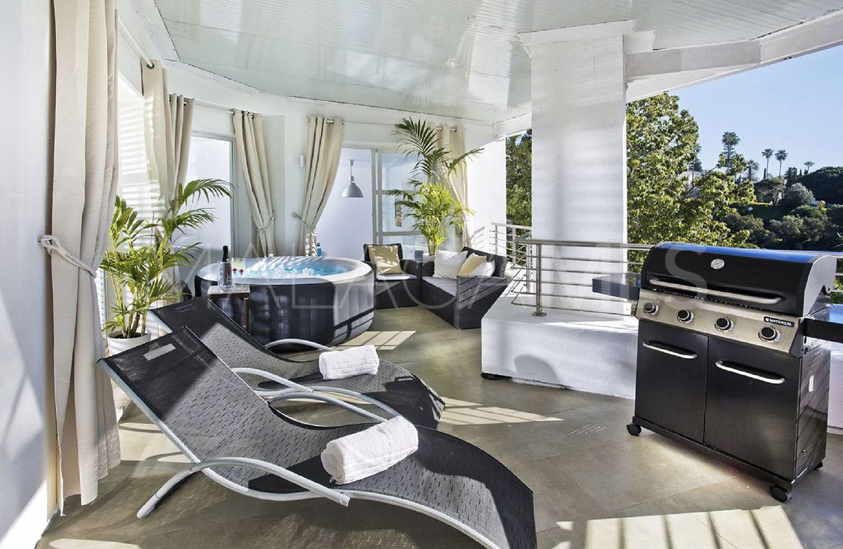 Villa for sale in Elviria