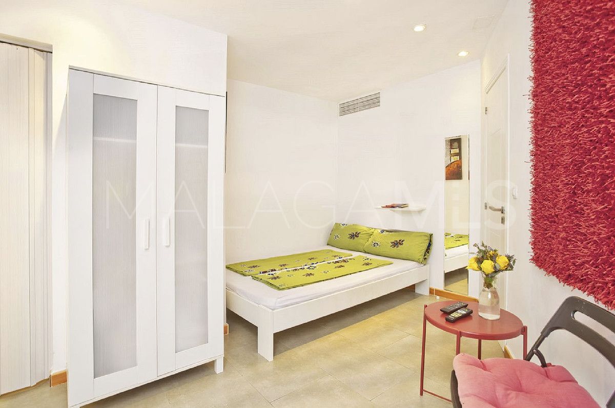 Villa for sale in Elviria