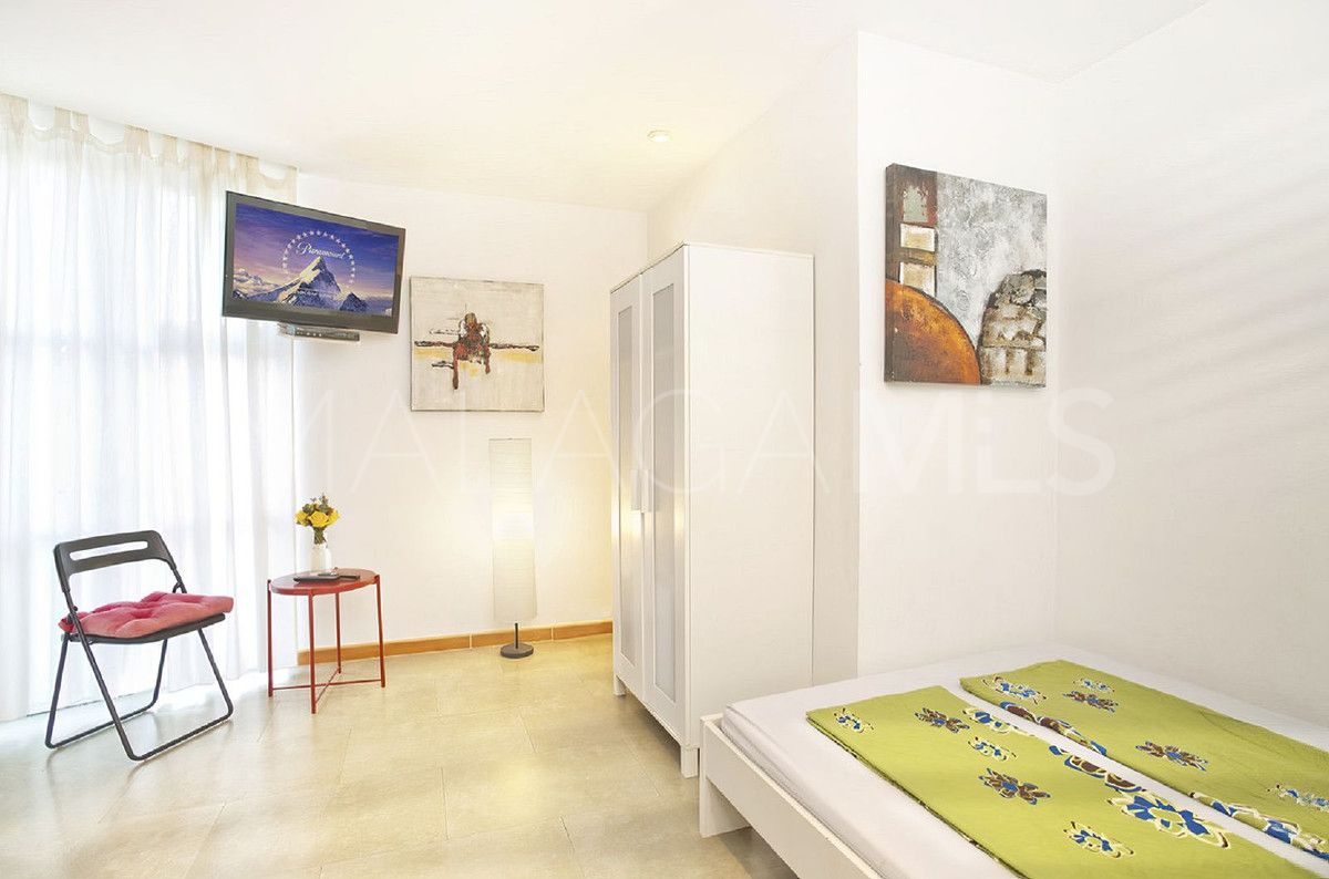 Villa for sale in Elviria