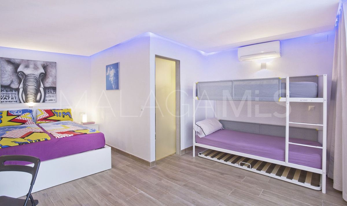 Villa for sale in Elviria