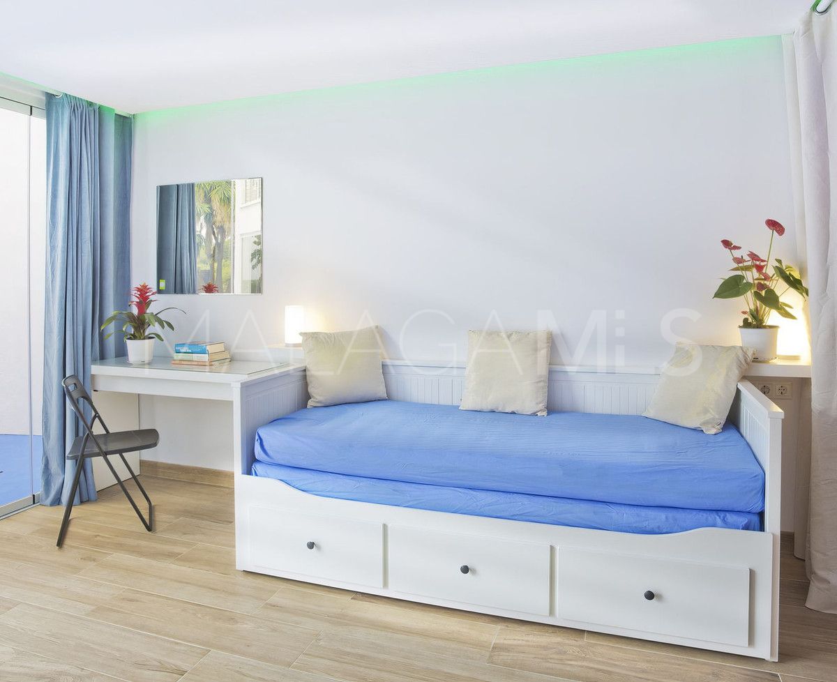 Villa for sale in Elviria