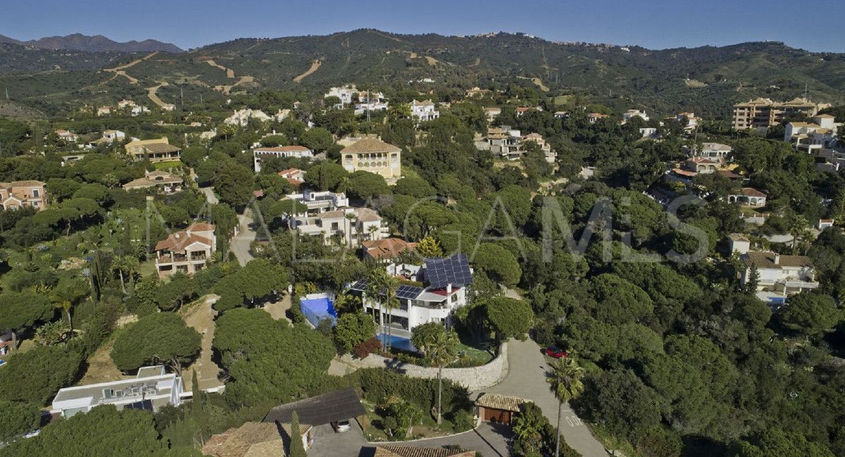 Villa for sale in Elviria
