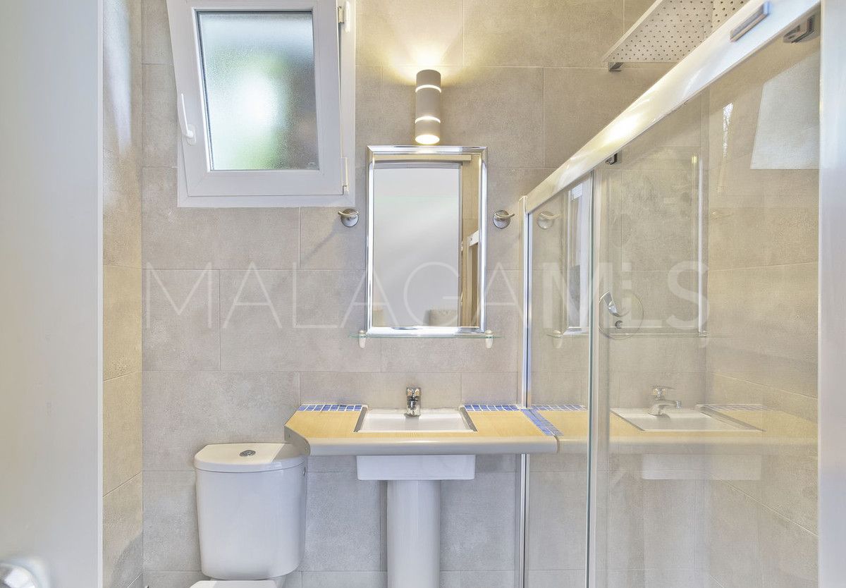 Villa for sale in Elviria