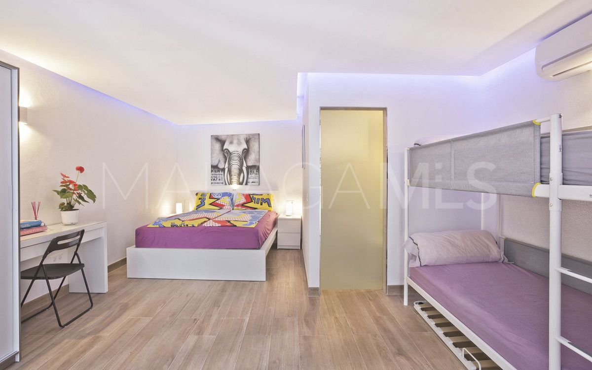Villa for sale in Elviria