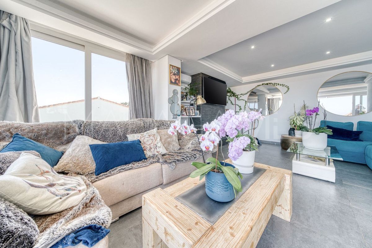 Villa for sale in Estepona