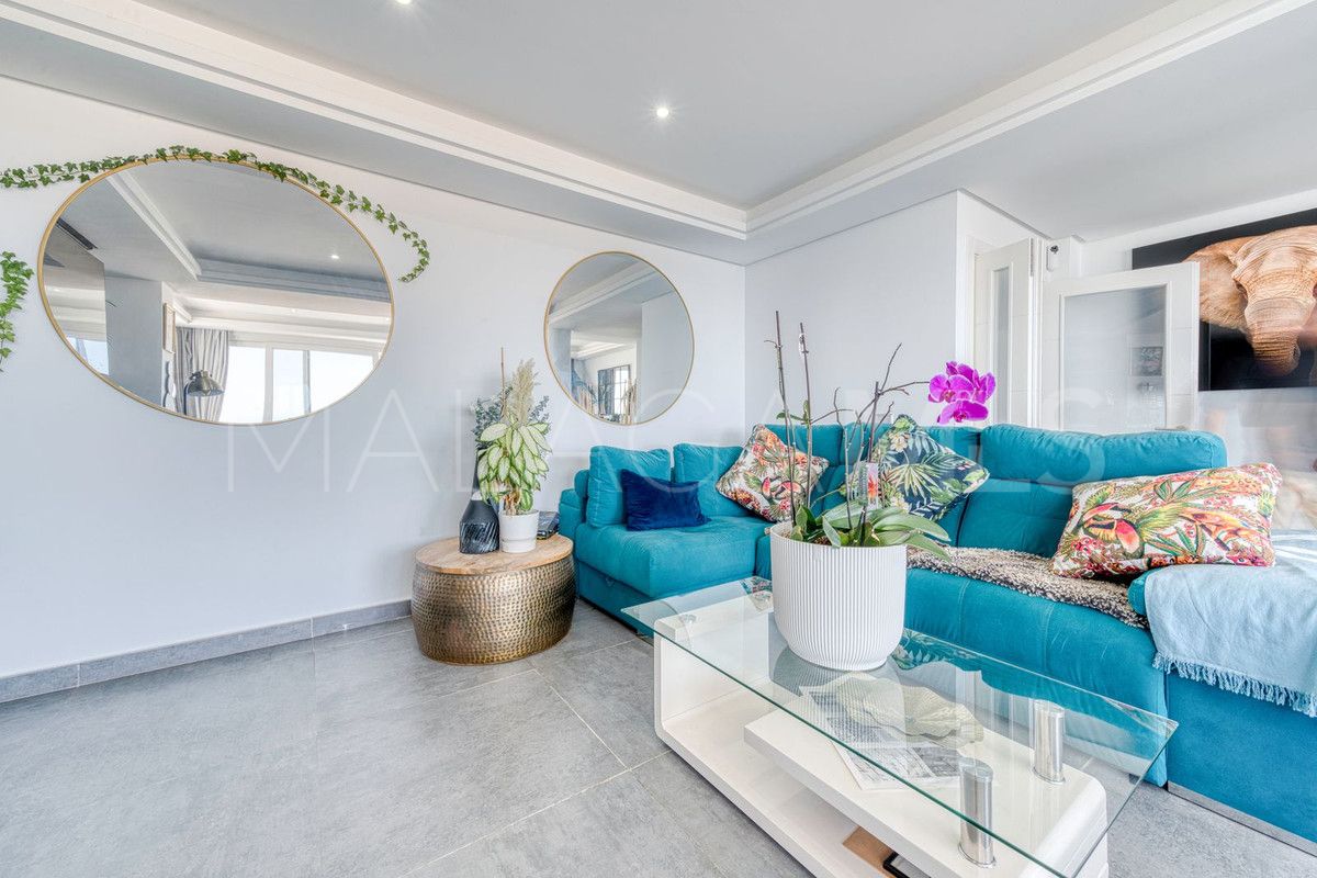 Villa for sale in Estepona