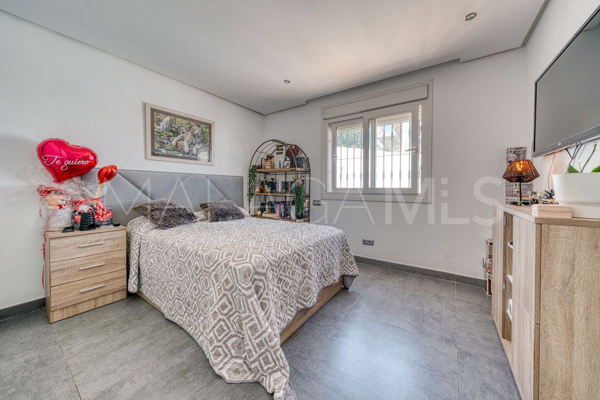 Villa for sale in Estepona