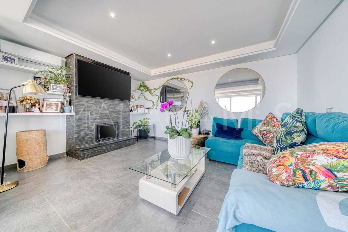 Villa for sale in Estepona