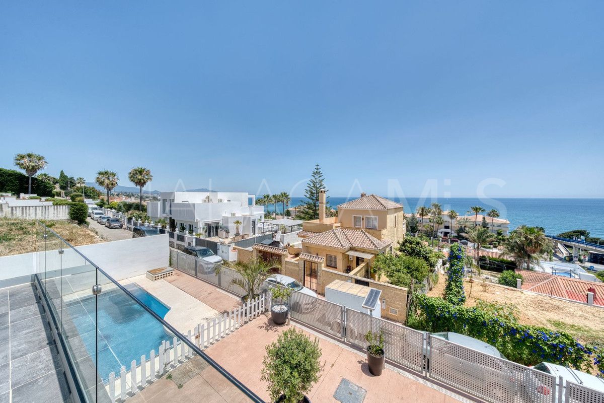 Villa for sale in Estepona