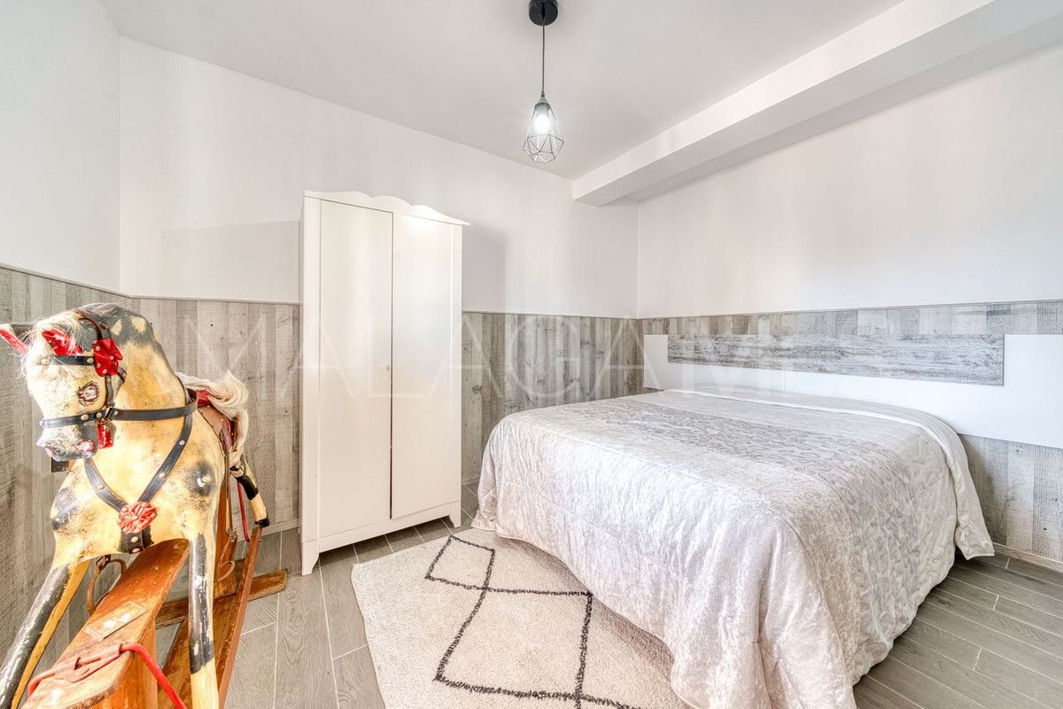 Villa for sale in Estepona