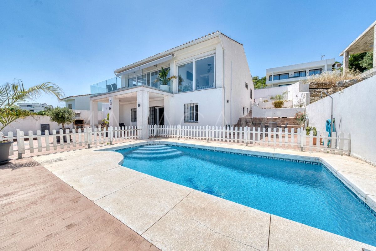 Villa for sale in Estepona