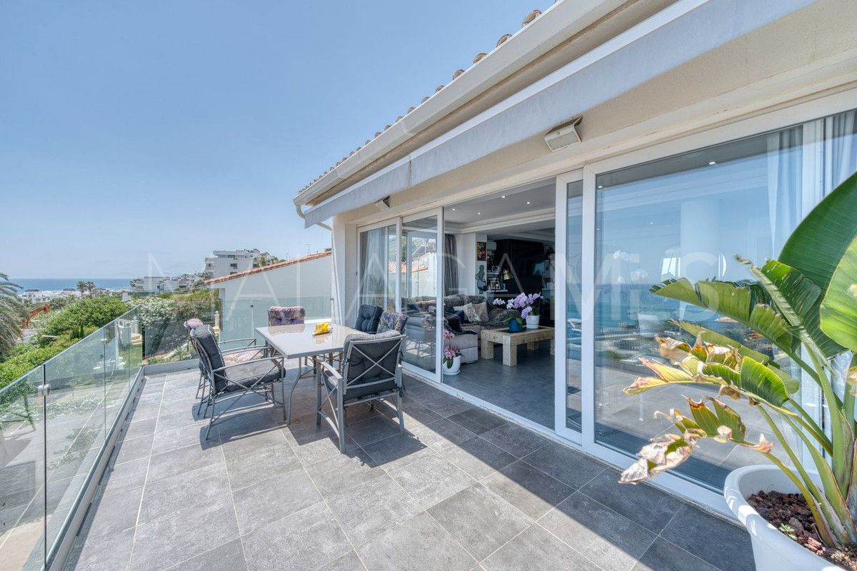 Villa for sale in Estepona