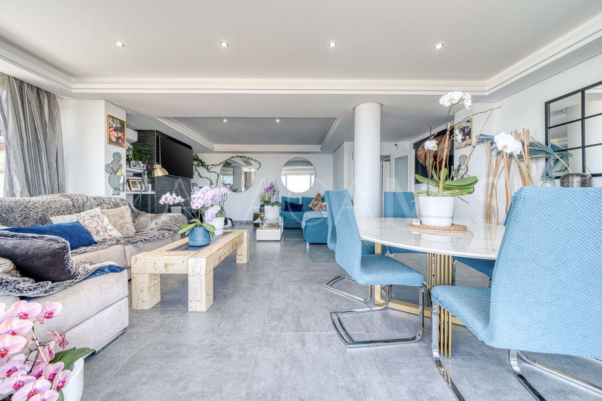 Villa for sale in Estepona