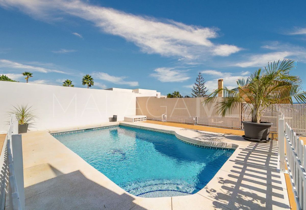 Villa for sale in Estepona