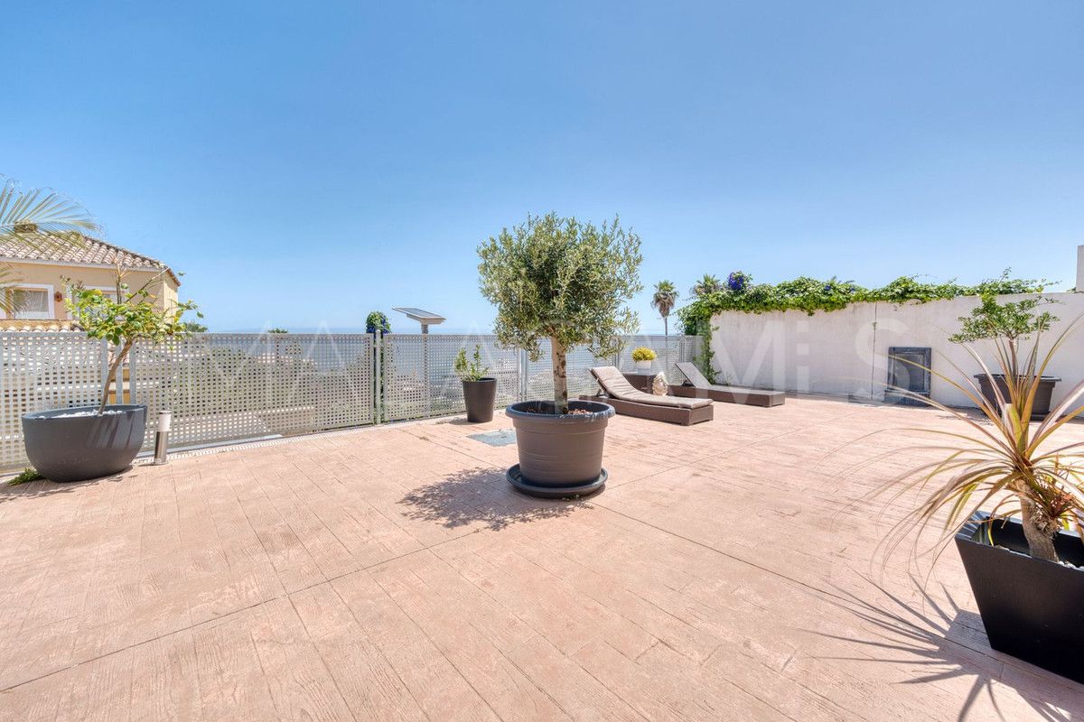 Villa for sale in Estepona