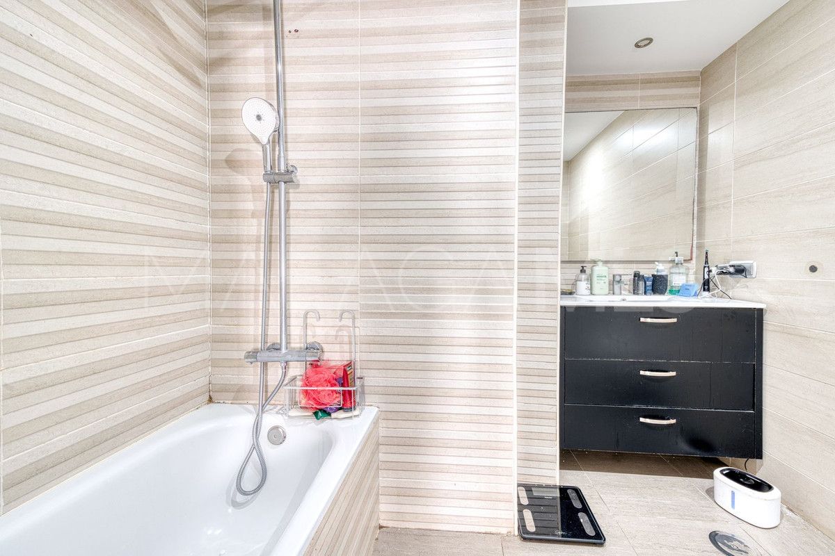 Villa for sale in Estepona