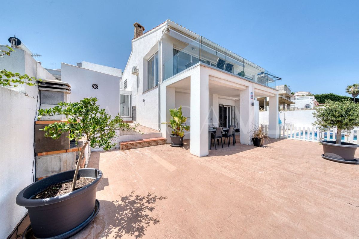 Villa for sale in Estepona