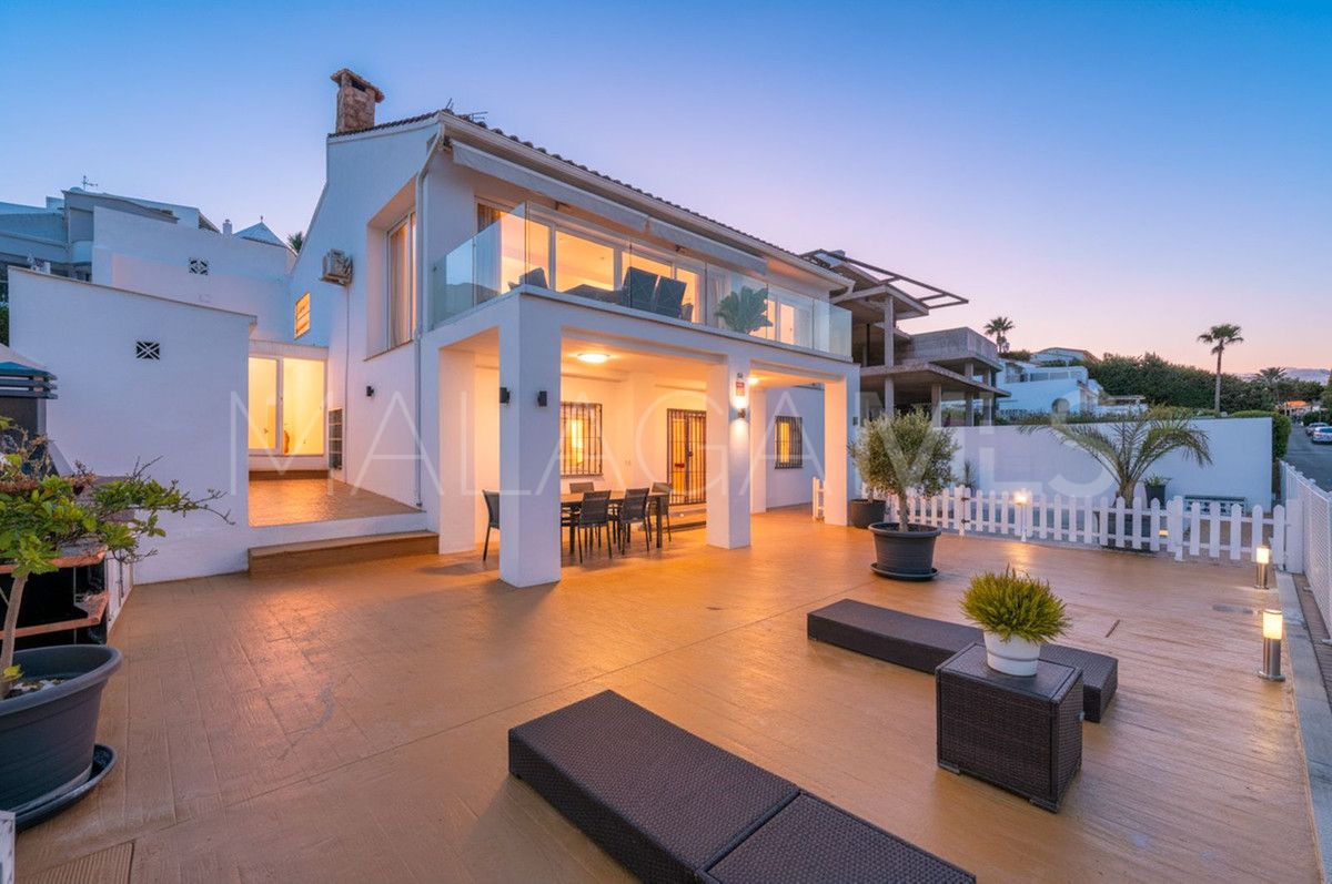 Villa for sale in Estepona