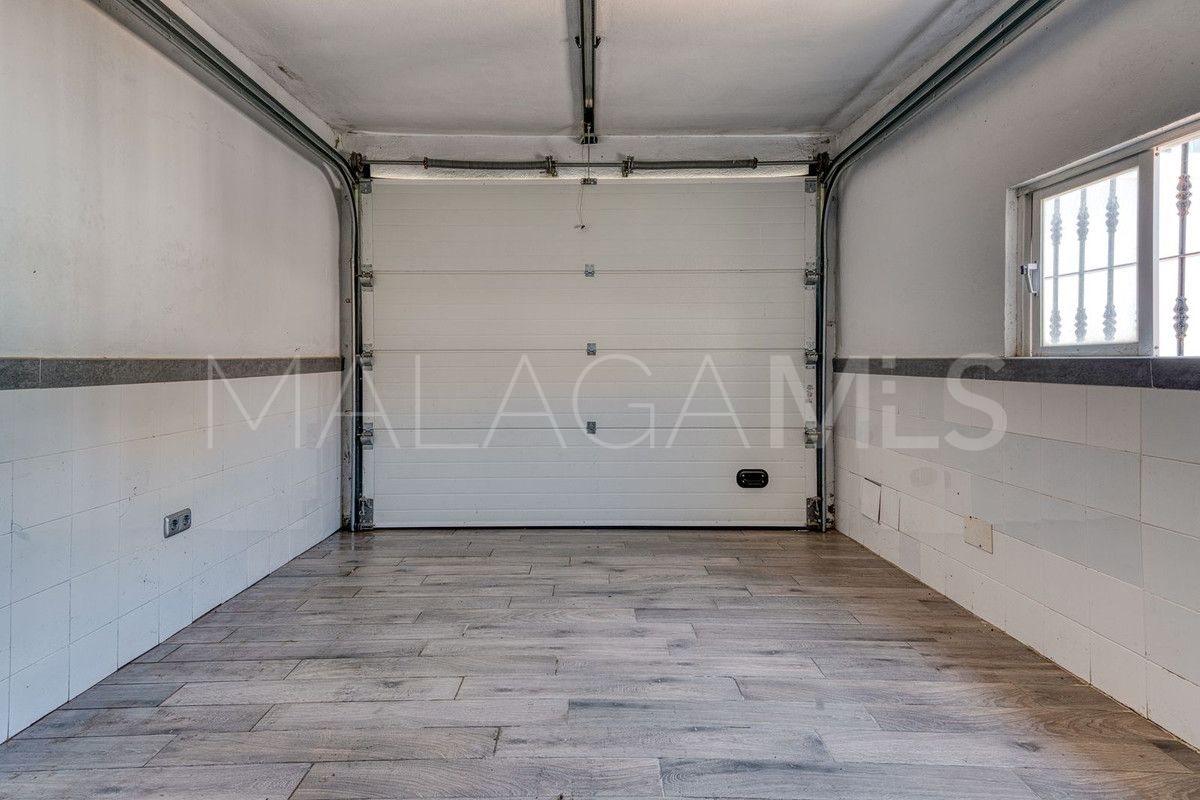 Villa for sale in Estepona