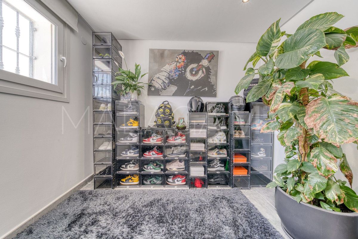 Villa for sale in Estepona