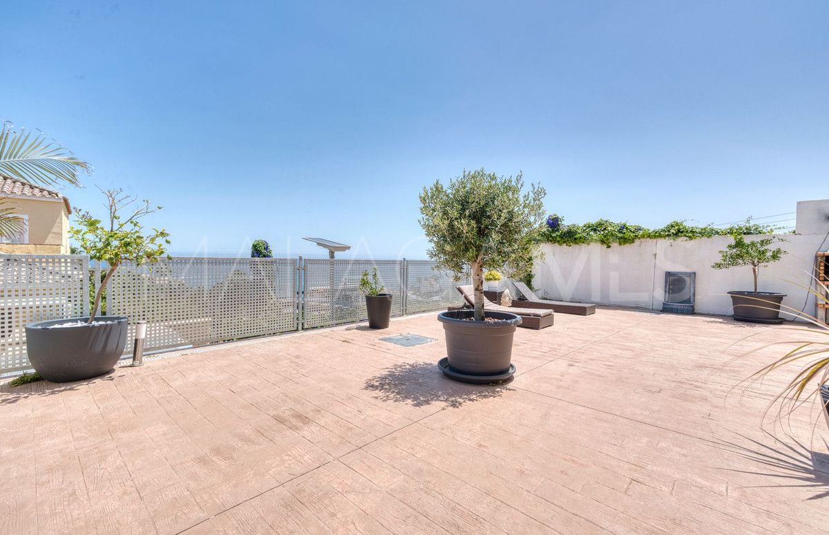 Villa for sale in Estepona