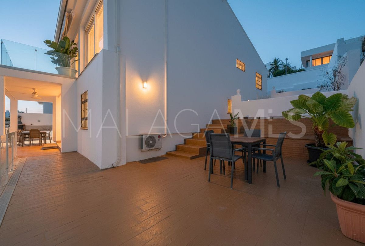 Villa for sale in Estepona