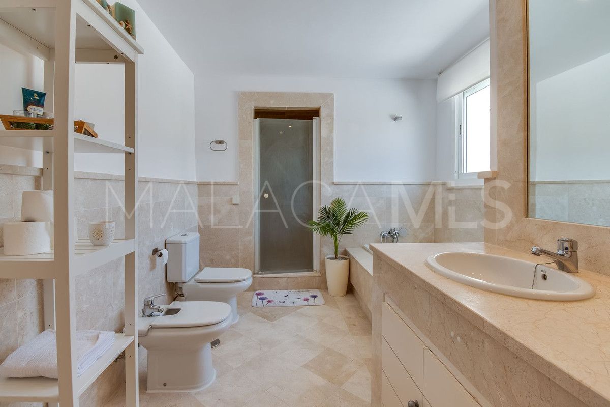 Villa for sale in La Duquesa