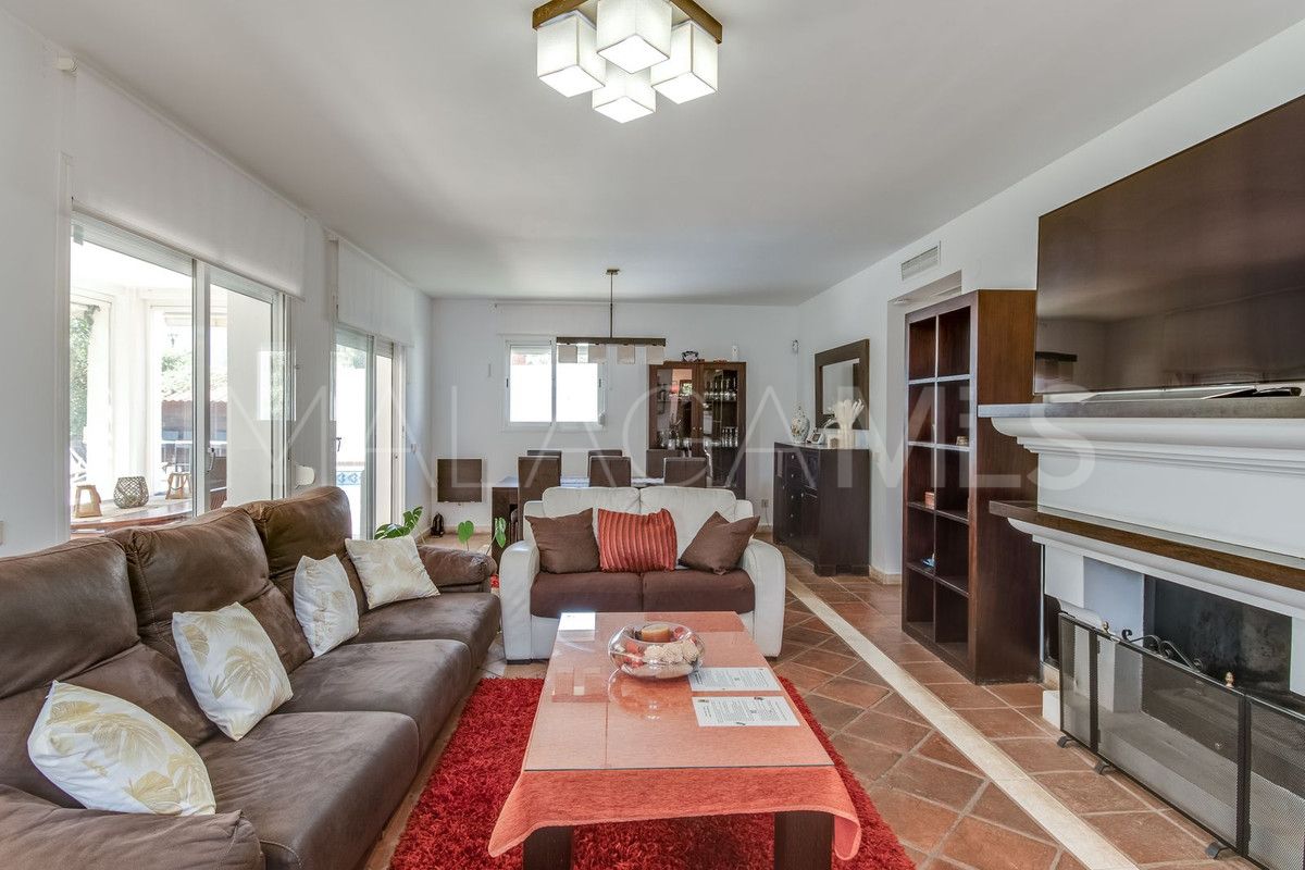 Villa for sale in La Duquesa
