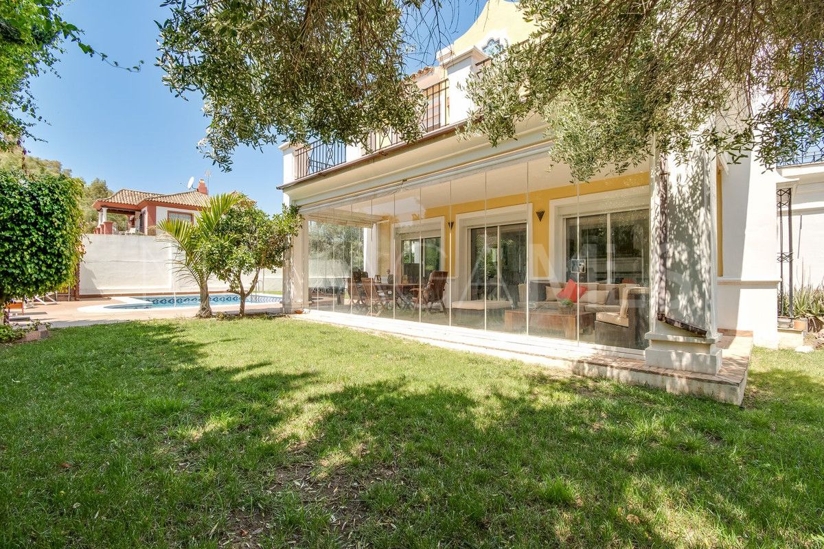 Villa for sale in La Duquesa