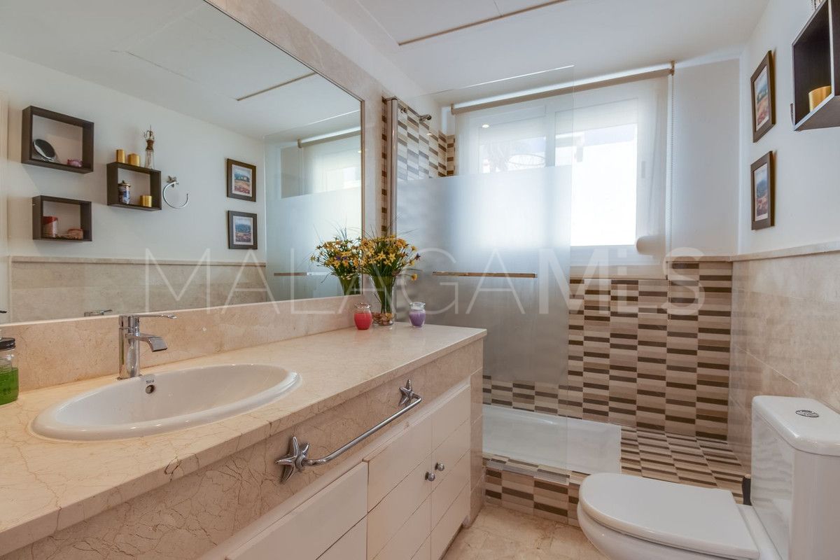 Villa for sale in La Duquesa