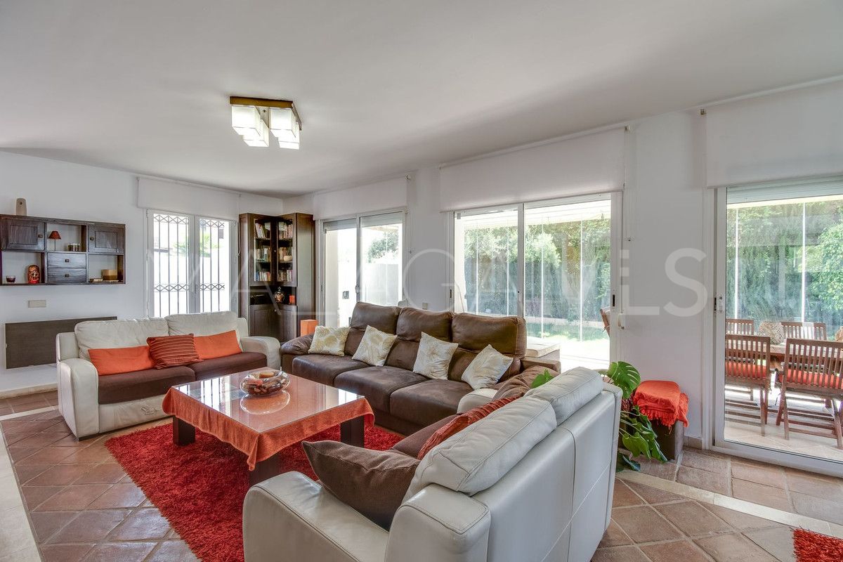 Villa for sale in La Duquesa