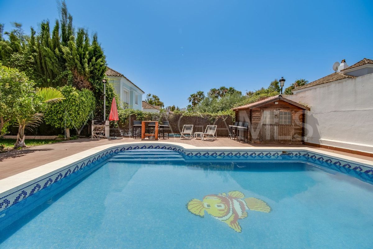Villa for sale in La Duquesa