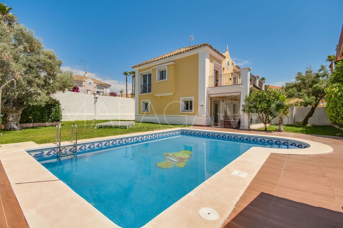 Villa for sale in La Duquesa