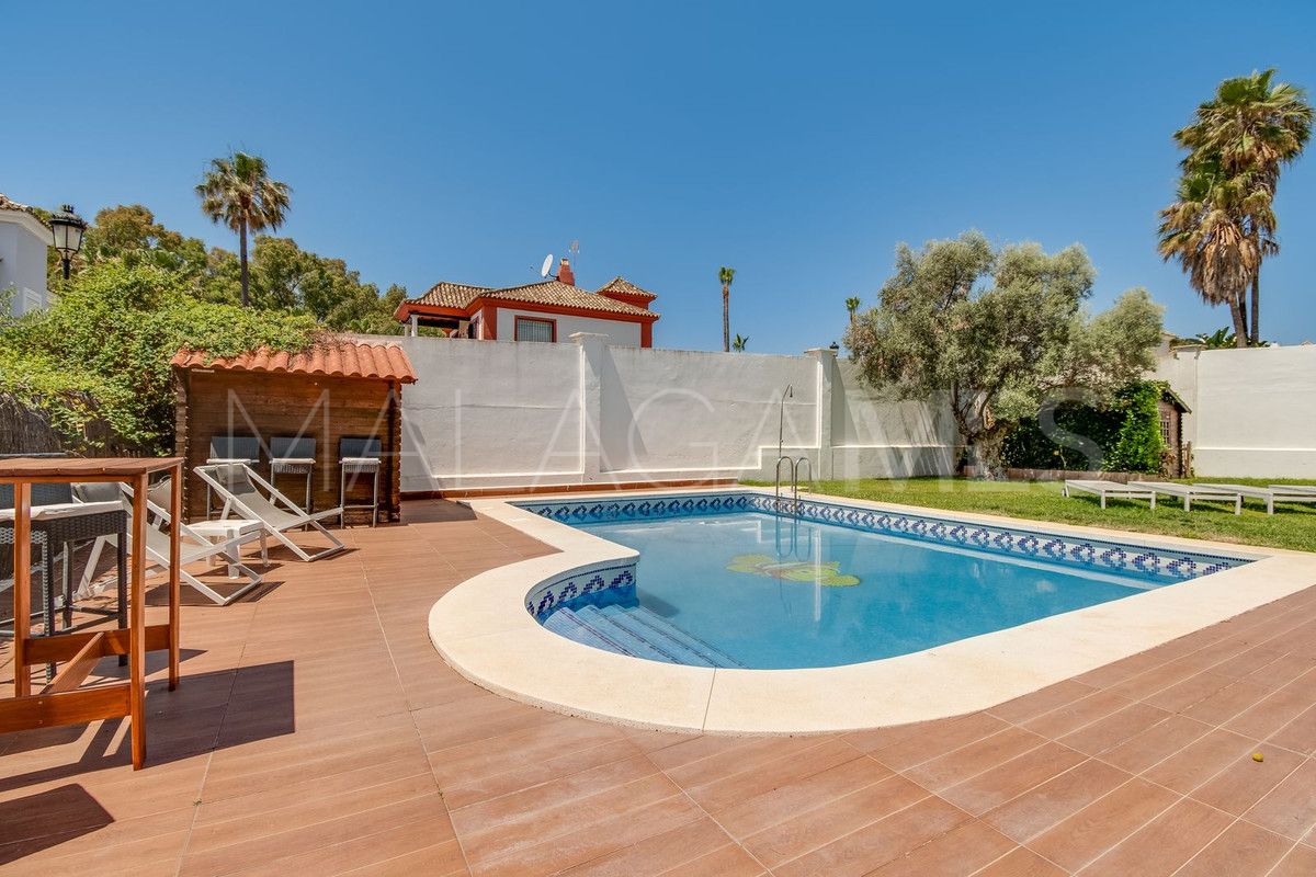 Villa for sale in La Duquesa