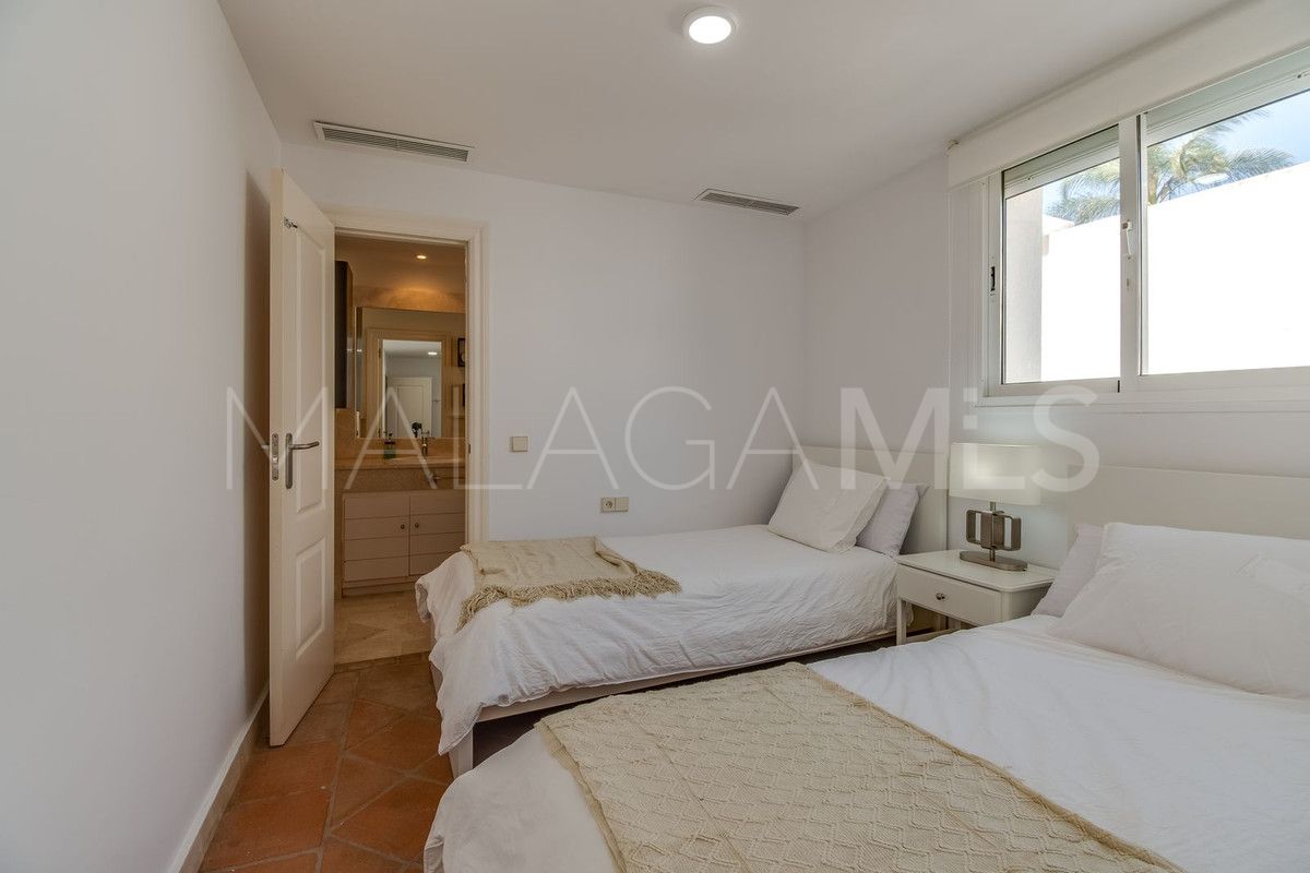 Villa for sale in La Duquesa
