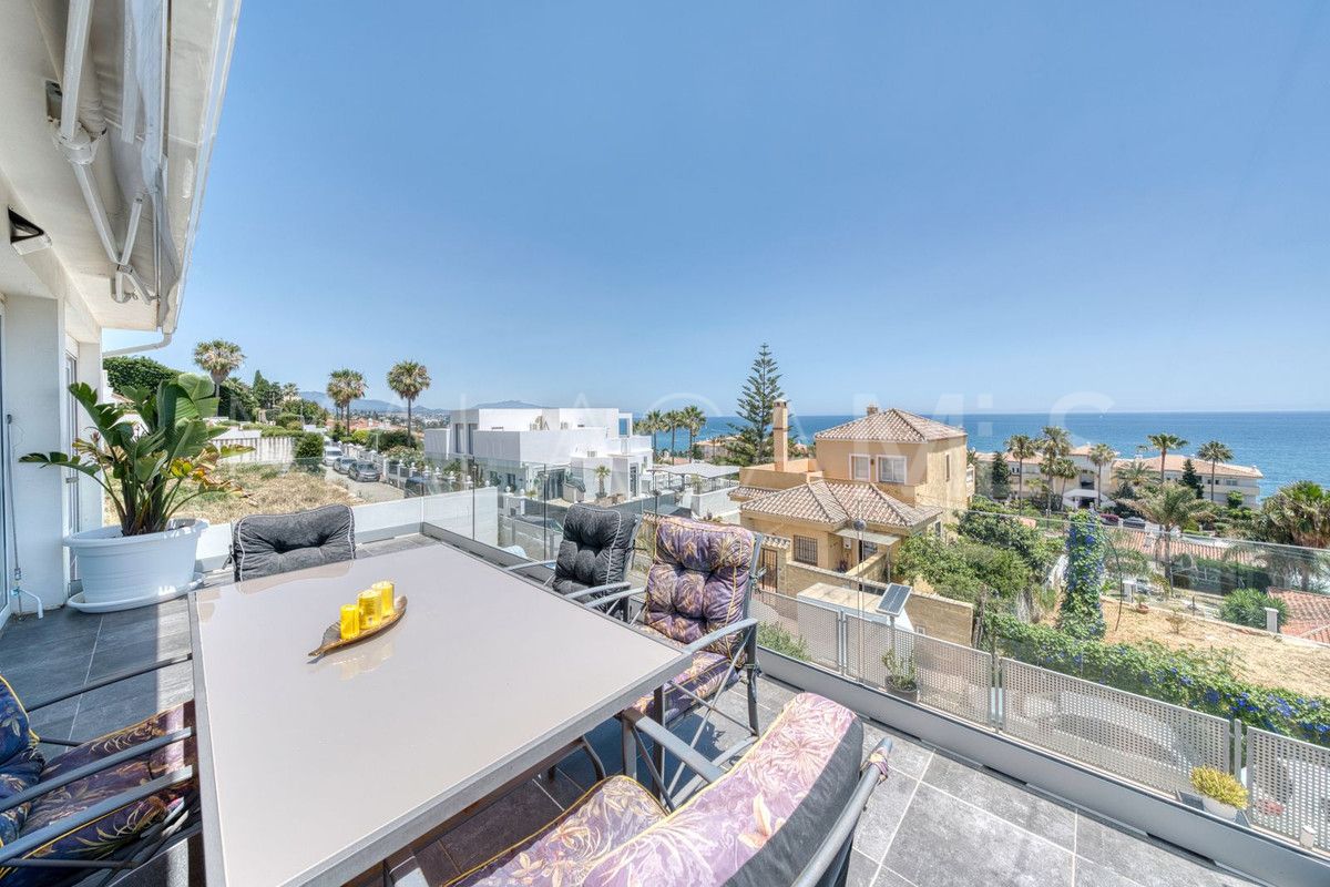 Villa for sale in Estepona