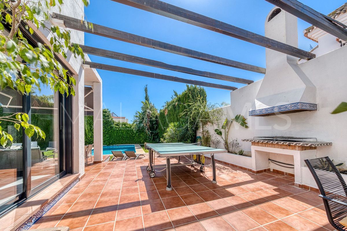 Se vende villa in Nueva Andalucia de 6 bedrooms