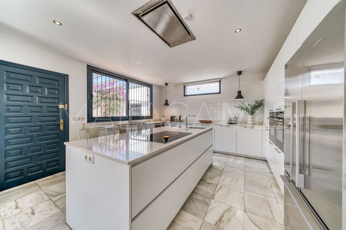 Se vende villa in Nueva Andalucia de 6 bedrooms