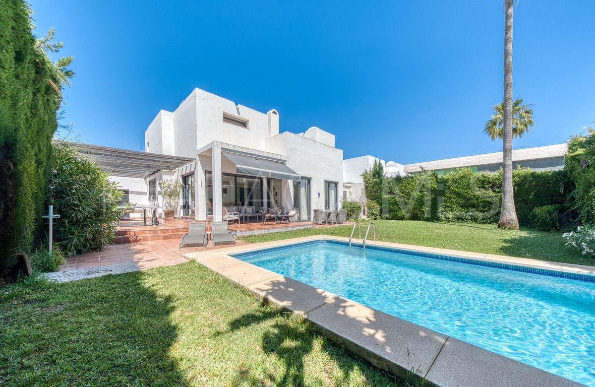 Se vende villa in Nueva Andalucia de 6 bedrooms
