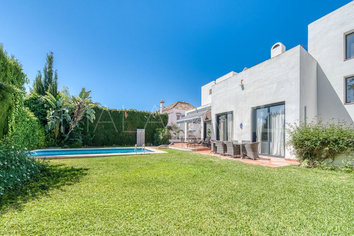 Se vende villa in Nueva Andalucia de 6 bedrooms
