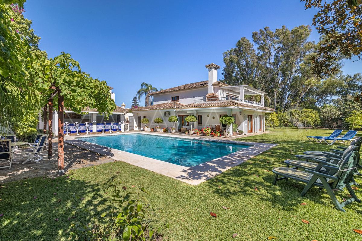 Villa for sale in New Golden Mile
