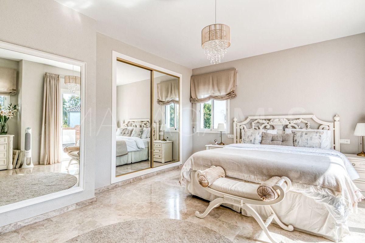 Villa for sale in Calahonda