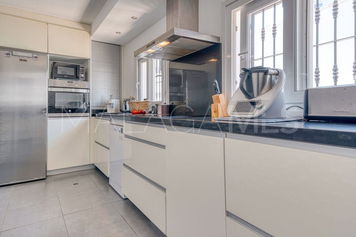 Villa for sale in Estepona