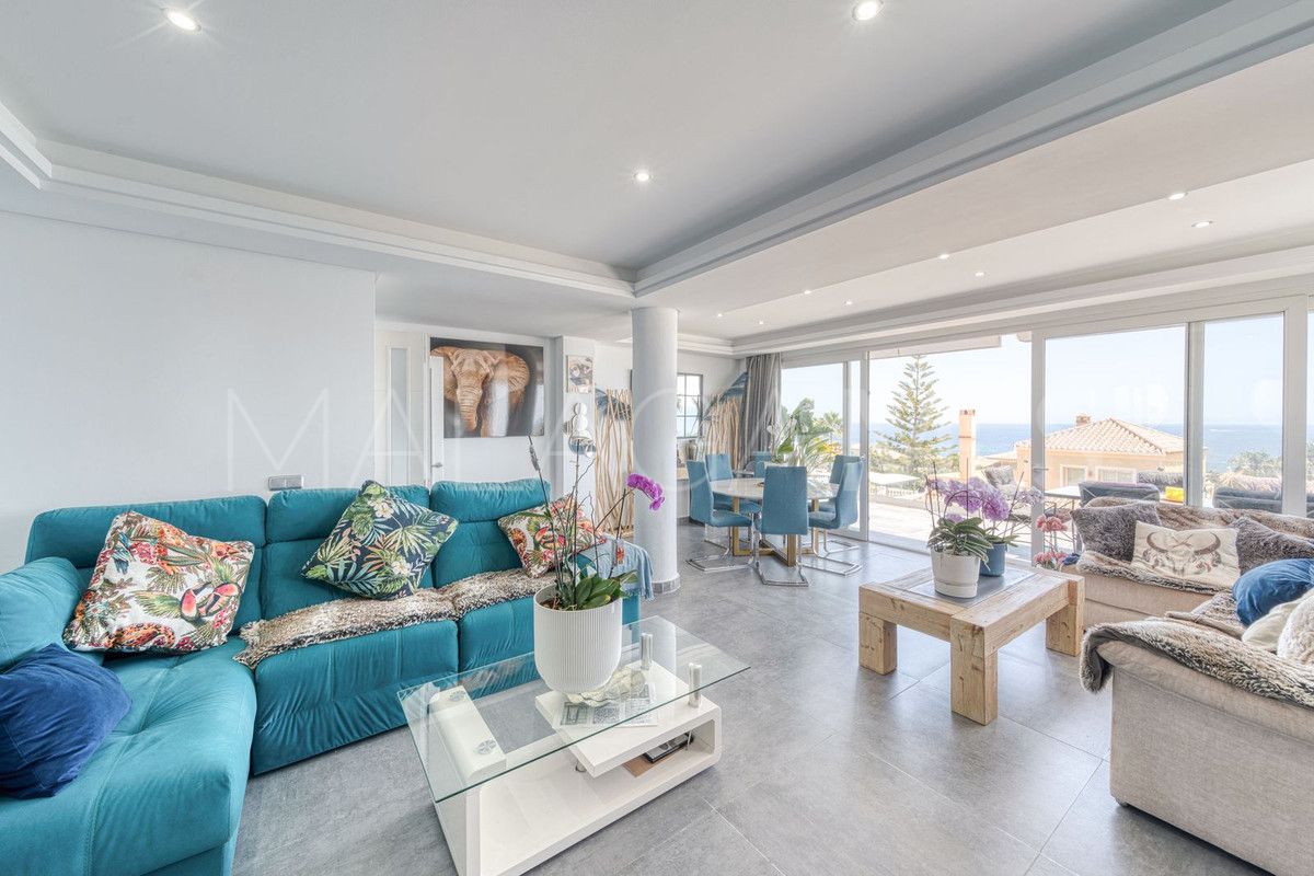 Villa for sale in Estepona