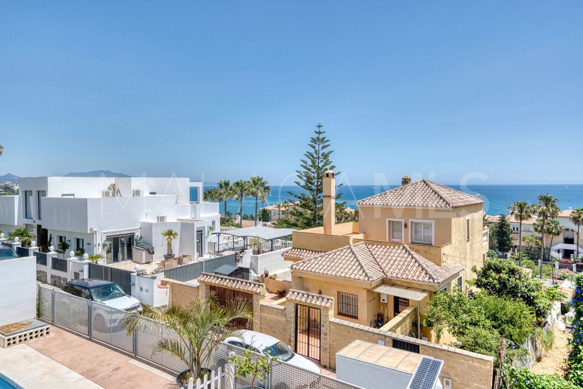 Villa for sale in Estepona